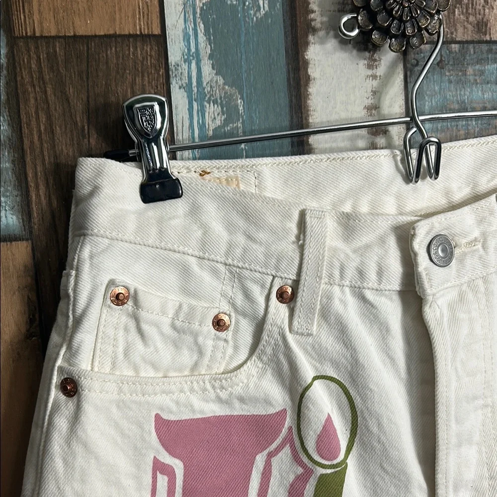 Levi’s 501 24 Stylish Cream Shorts with love design - Picture 9 of 16